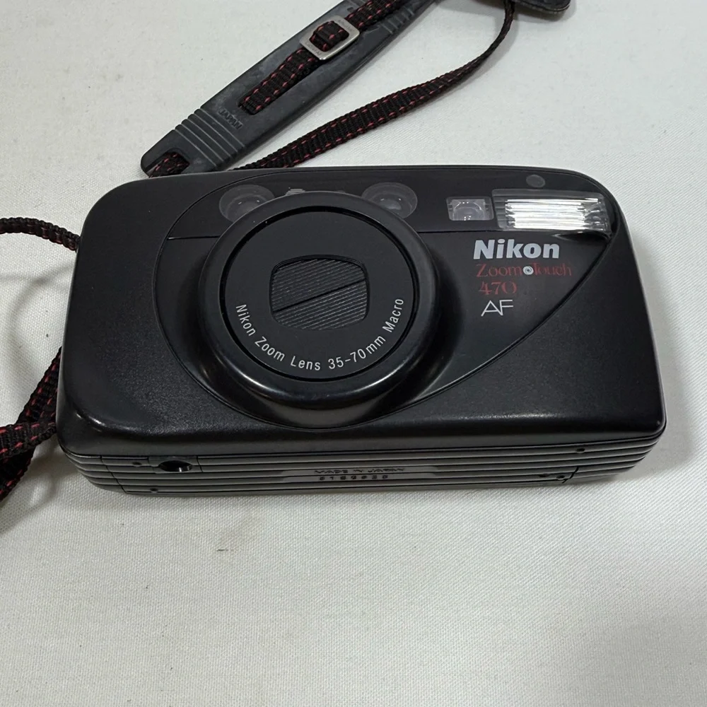 Nikon Zoom Touch 470 QD with case